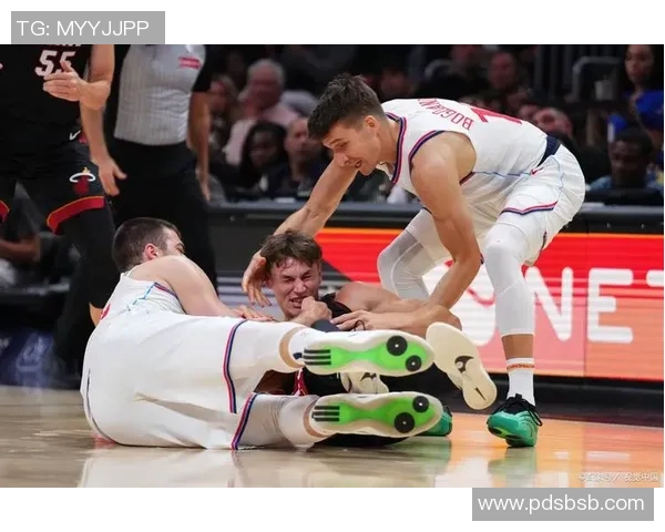 快船与尼克斯对决分析：球队状态战术特点及胜负关键因素探讨