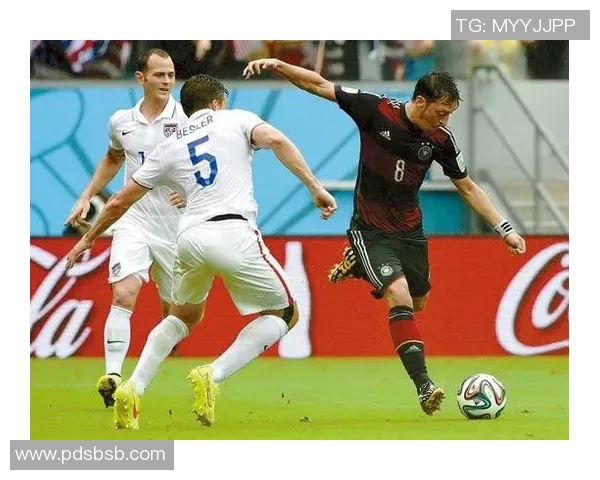 德国对阵加纳厄齐尔的精彩表现与比赛回顾