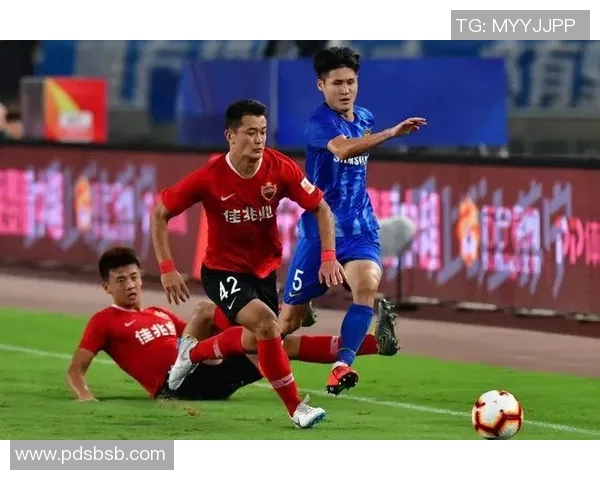 中超激战苏宁迎战深圳球队争夺关键三分全力以赴展现实力 中超激战苏宁迎战深圳球队争夺关键三分全力以赴展现实力