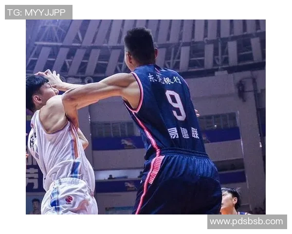 河床与防卫者赛前全面分析及双方战术对比探讨 河床与防卫者赛前全面分析及双方战术对比探讨